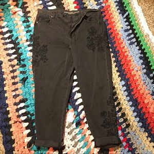 High wasted boyfriend cut embroidered jeans